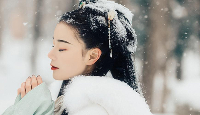 ?；ㄗ兩頋h服美人玩穿越