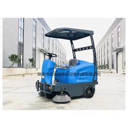 廊坊小型駕駛式掃地車，電動清掃車